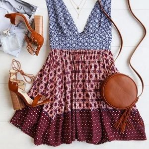 NEVER BEEN WORN Lulus summer dress with open back.